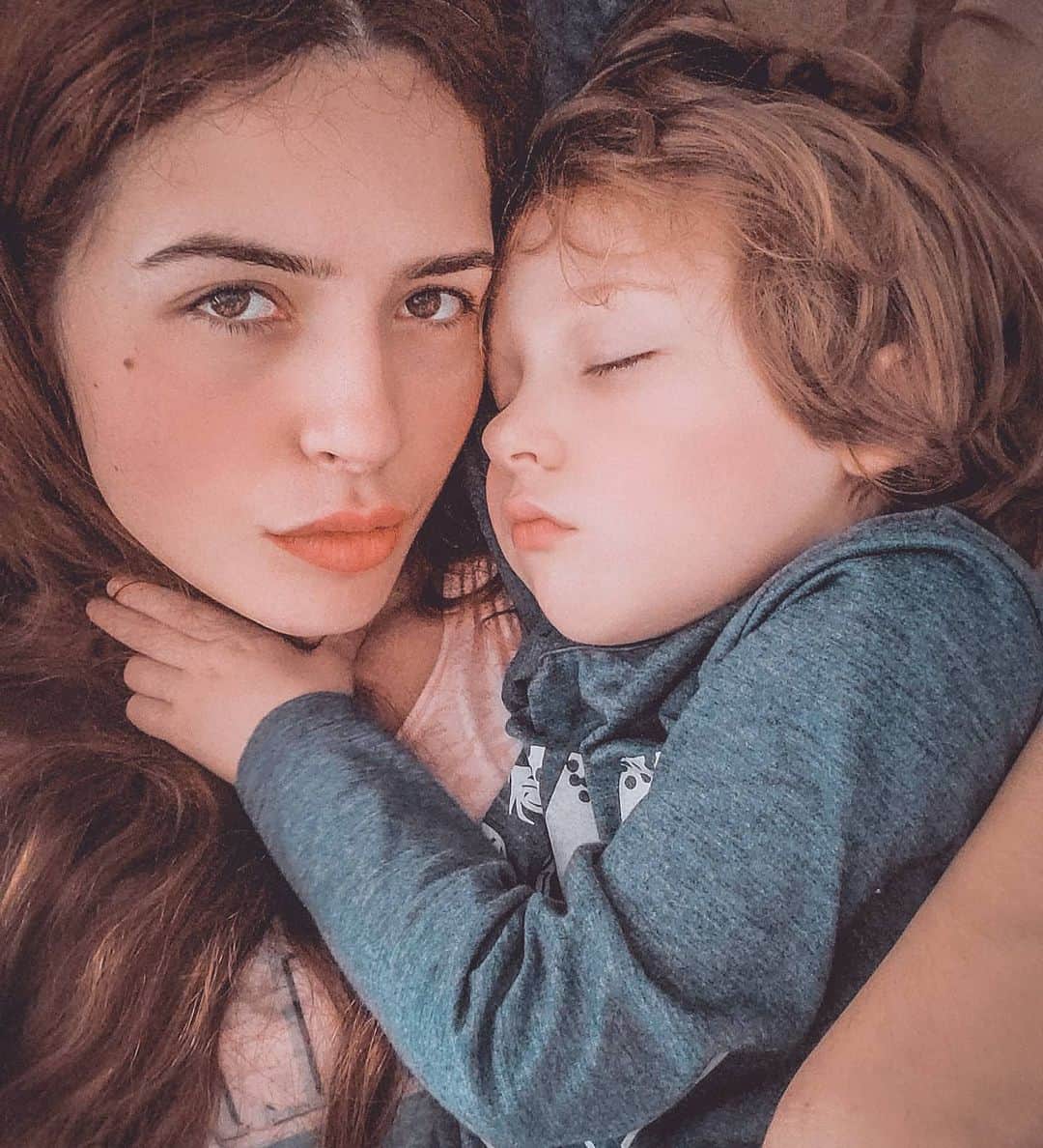 Anna Vargasのインスタグラム：「My strength and my weakness. @ragnarvargas . #meupequenoviking #mylittleviking #mamasboy #maedemenino」