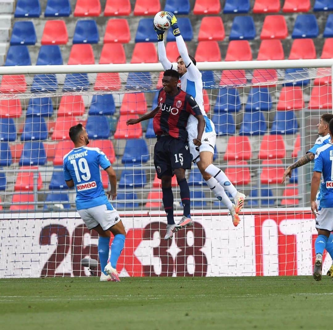 SSCナポリさんのインスタグラム写真 - (SSCナポリInstagram)「‪📸 Gli scatti del primo tempo‬ ‪⚽ #BolognaNapoli‬ ‪🏆 #SerieATIM‬ ‪💙 #ForzaNapoliSempre‬」7月16日 3時26分 - officialsscnapoli