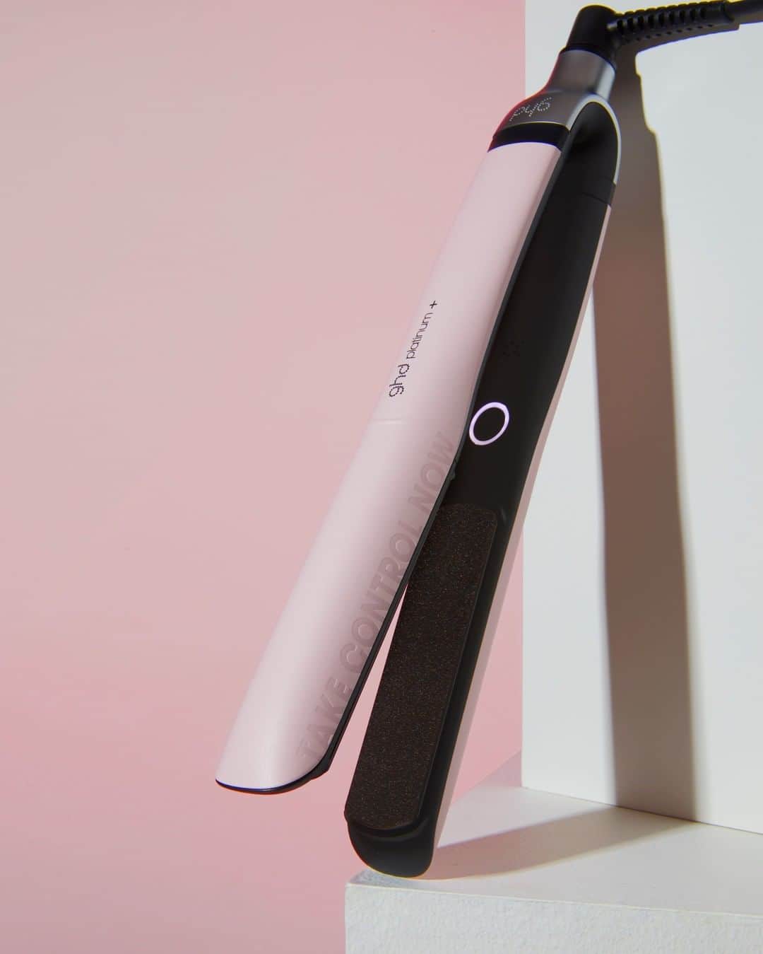 ghd hairさんのインスタグラム写真 - (ghd hairInstagram)「The ghd platinum+ has had a pink makeover, with an important message.​  Every year we turn our tools pink in support of breast cancer charities across the world. This year, we’re reminding you to take control: check your boobs.  Click the link in bio for more 👆  #ghd #ghdpink #takecontrolnow #ghdpink2020 #ghdplatinumplus #pinkcollection」7月16日 3時26分 - ghdhair