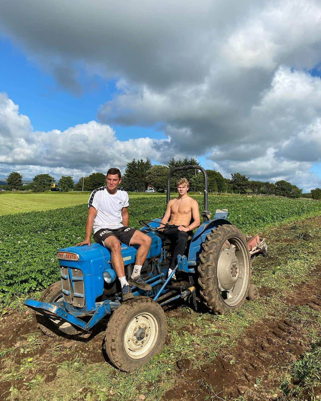 アーリン・ブラウト・ハーランドさんのインスタグラム写真 - (アーリン・ブラウト・ハーランドInstagram)「working 🥔」7月16日 3時44分 - erling.haaland