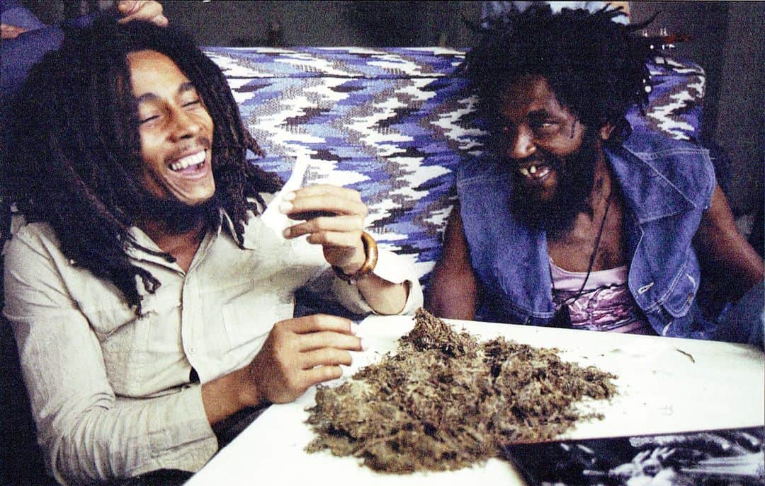 ボブ・マーリーさんのインスタグラム写真 - (ボブ・マーリーInstagram)「Tag a friend who always makes you laugh! 🤣 #bobmarley75⠀⁣⁣⁣⁣⁣⁣ ⠀⁣⁣⁣⁣⁣⁣ ⠀⁣⁣⁣⁣⁣⁣ ⠀⁣⁣⁣⁣⁣⁣ 📷 by Kim Gottlieb-Walker from her book, "Bob Marley and the Golden Age of Reggae".」7月16日 3時50分 - bobmarley