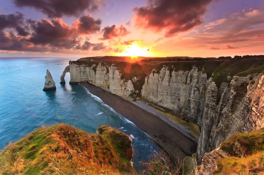 Lonely Planetのインスタグラム：「France may be known for its cultural delights but don't forget about the great outdoors. Tap the link in our bio to find out where you can find the mountain ranges, canyons and startling stretches of coast.」