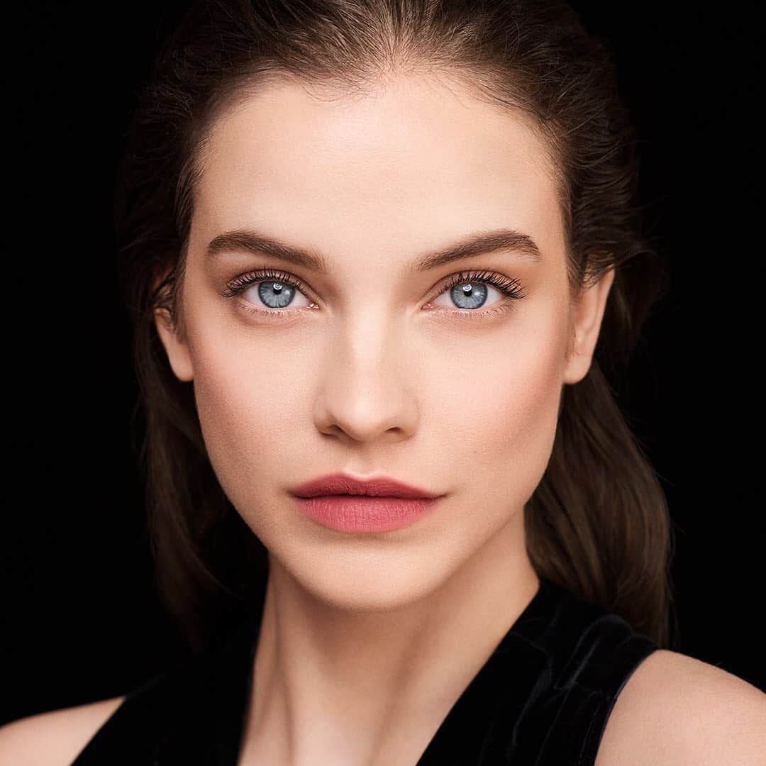 Armani Beautyさんのインスタグラム写真 - (Armani BeautyInstagram)「Live with @RealBarbaraPalvin. Tune in to watch @RealBarbaraPalvin at 12PM EDT tomorrow as she reveals all her feel-good beauty tips. Access via stories.   #ArmaniBeauty #BarbaraPalvin #PowerFabric #makeup」7月16日 4時00分 - armanibeauty