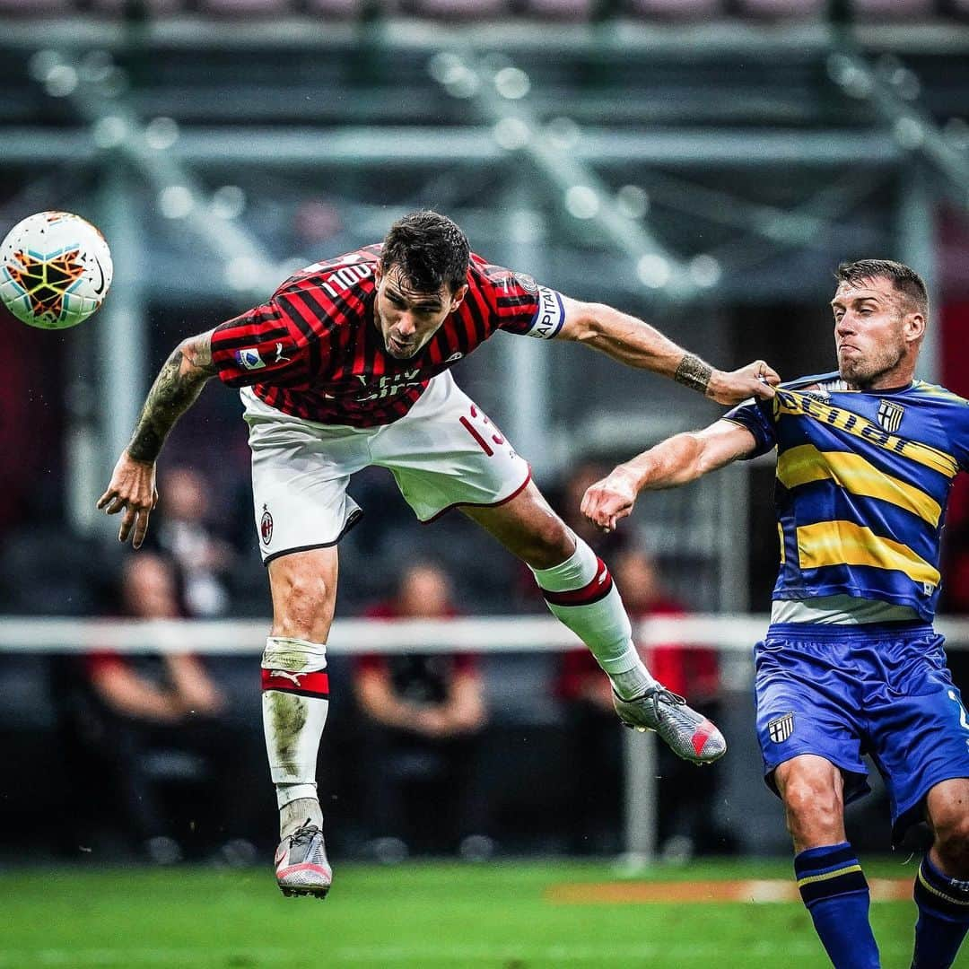 ACミランさんのインスタグラム写真 - (ACミランInstagram)「Don’t show this to the VAR assistant 😁 #MilanParma #SempreMilan」7月16日 4時19分 - acmilan