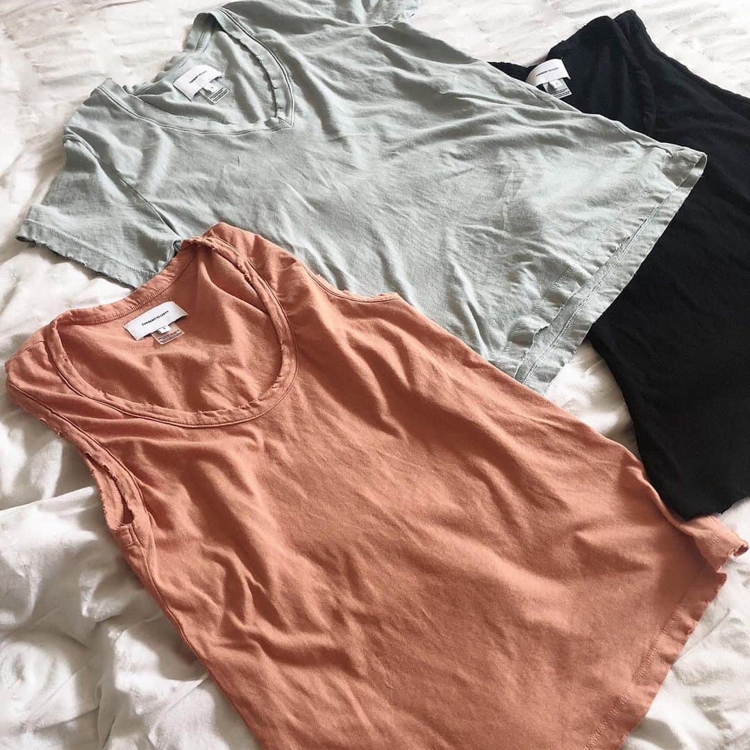 カレントエリオットのインスタグラム：「currently coveting: new tees and tanks in easy summer hues on classic silhouettes / refresh your summer basics via the link in our bio」