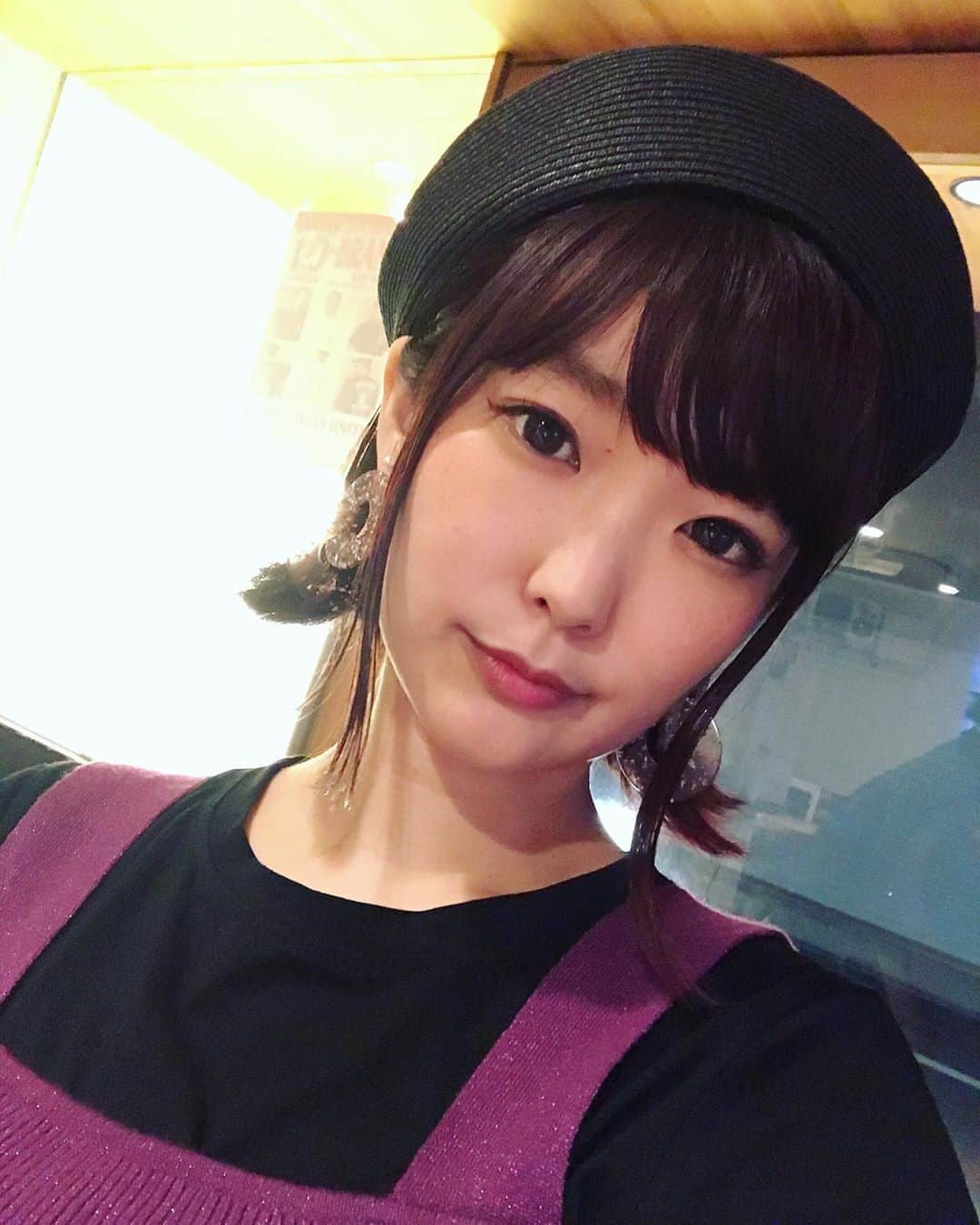 Yun chiのインスタグラム：「My new 👒✨ . . #麦わら帽子#帽子好き#azulbymoussy#ぷちぷらコーデ #ママ譲りの肩幅広みたん」