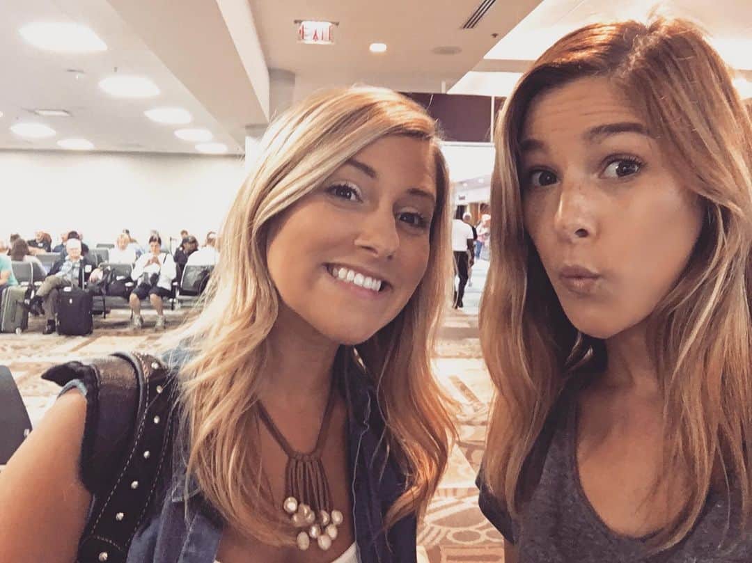 キャサディー・ポープのインスタグラム：「Happy birthday sis. Not sure where we were headed in this pic but I do know it was probably a really fun trip because of you. Love you and can’t wait to celebrate you tonight!」