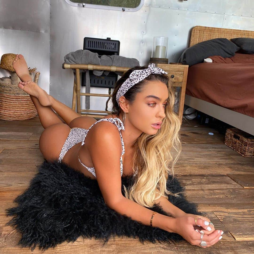 Sommer Rayさんのインスタグラム写真 - (Sommer RayInstagram)「i ran into a glass door right before these photos」7月16日 4時41分 - sommerray