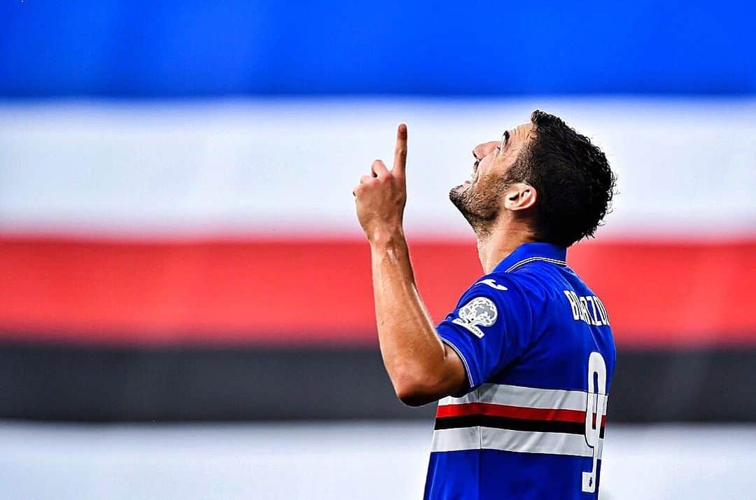 フェデリコ・ボナッツォーリのインスタグラム：「Doppietta + vittoria! Che serata incredibile!  Forza Samp! 💙🦍💪🏻」