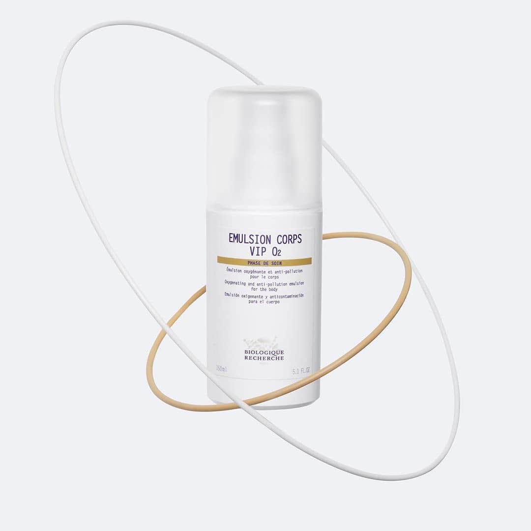 Biologique Recherche USAさんのインスタグラム写真 - (Biologique Recherche USAInstagram)「Summer Body Essential: Emulsion Corps VIP O2.  Perfectly adapted to the season, our Emulsion Corps VIP O2 is rapidly absorbed by the skin, participating in the cell regeneration and leaving your skin brightened, with a silky touch.   Our tip? Enrich it with Huile Benefique to preserve your tan while hydrating your skin and avoiding peeling! • • • #biologiquerecherche #passion #expert #skin #skincare #summer #summertime #summerbody #summeressentials #summerbodyessentials #emulsion #emulsioncorpsvipo2 #wellness #wellnesswednesday #wellnesswithbr #FollowYourSkinInstant #HomeSkinInstant #buildingbetterskin」7月16日 5時11分 - biologique_recherche_usa