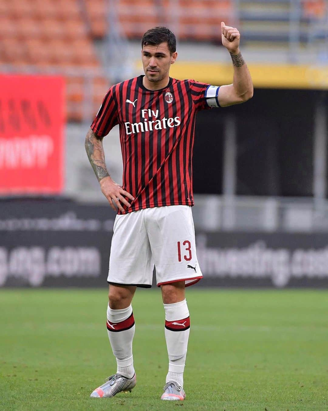 アレッシオ・ロマニョーリのインスタグラム：「Grande reazione e altri tre punti fondamentali per il nostro cammino 👏🏻⚽️ #SanSiro #MilanParma @acmilan @seriea」