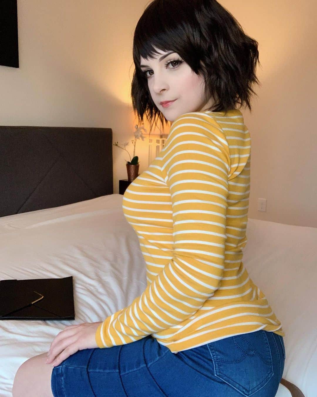 Tessaさんのインスタグラム写真 - (TessaInstagram)「Realized I have a lot of Kawakami selfies left to post! Still probably the comfiest and most natural feeling cosplay I’ve worn thus far (even if I normally never wear yellow lol)🍎💛 - - #kawakami #kawakamisadayo #kawakamicosplay #persona5 #persona5cosplay #cosplay #cosplayersofinstagram」7月16日 5時25分 - hiso.neko