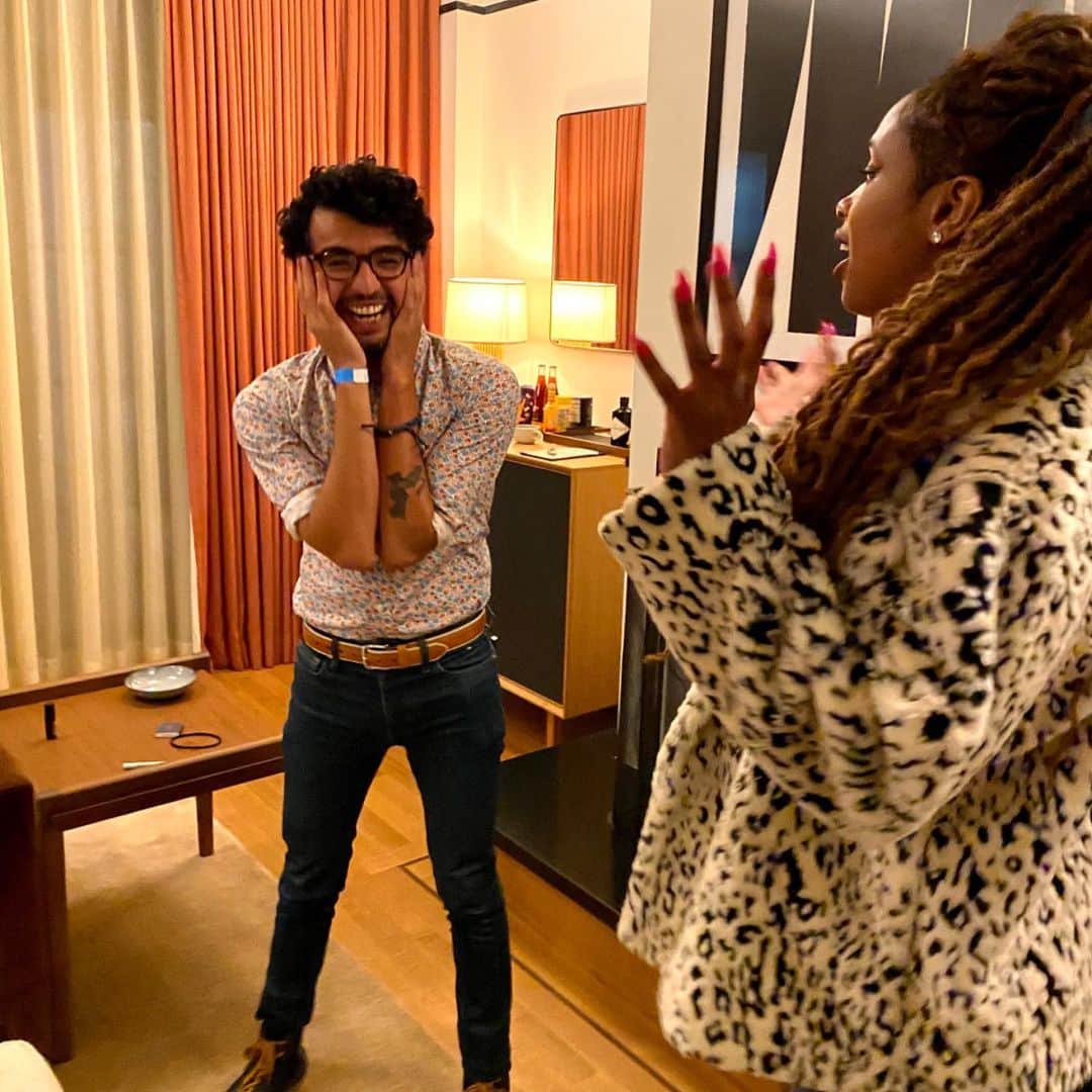 ジェニファー・ハドソンのインスタグラム：「That time  I got to surprise and meet a true team jhud player @clubdeadbeat  #hector ! He went from asking me to do the Effie white, your going to love maayyyyyyy finishing hand , to asking me to do my Aretha voice  for him ! He said that I made his life but yal make mine too! Love u team jhud ! Spreading a lil love today !」