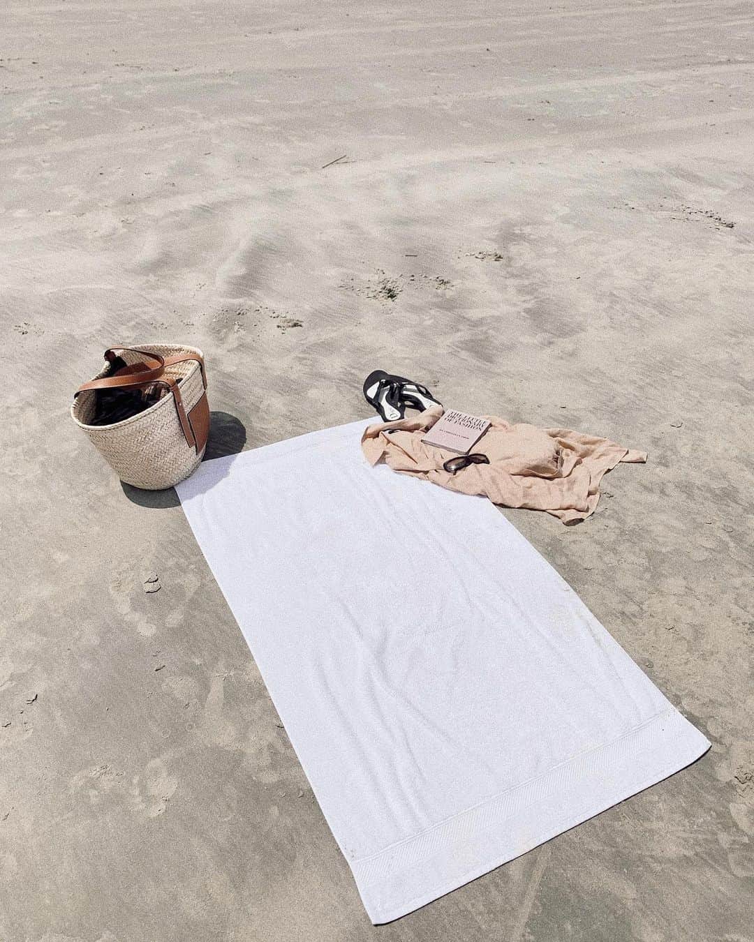 Kelsey Simoneのインスタグラム：「Beach day ☀️」