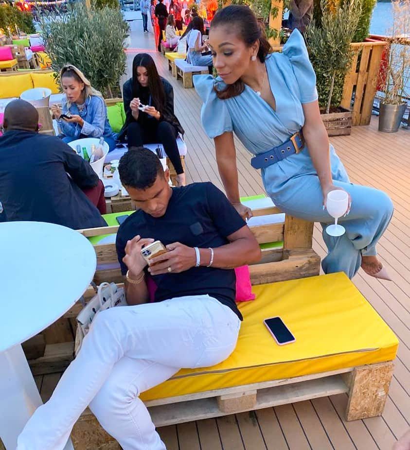 チアゴ・シルヴァのインスタグラム：「🇧🇷 Isso também acontece com vcs? 👀 Que mulher curiosa meu Deus 😂 🤦🏽‍♂️ @bellesilva 😍 🇫🇷 Ça vous arrive aussi ? 👀 Ma petite curieuse 😂 🤦🏽‍♂️ @bellesilva 😍 🇺🇸 Does it happens to you too ? 👀 My curious love 😂 🤦🏽‍♂️ @bellesilva 😍 • • • #ThiagoSilva #TS2 #DefenseurCentral #Capitão #Capitaine #CoronaOut #StopCorona #ParisHome #IciCestParis #ParisSaintGermain #PSG #PSGlife #PSGforever #StayHealthy #IsabelleSilva #BelleSilva #FamiliaSilva」