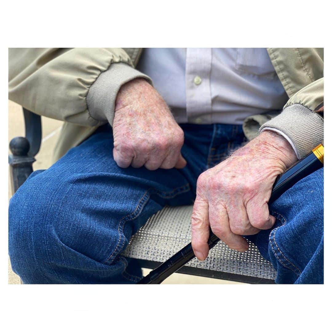 のインスタグラム：「Social distance chat outside with Gramps. Wish I could hold his hand. #DD #MadeMyDay」