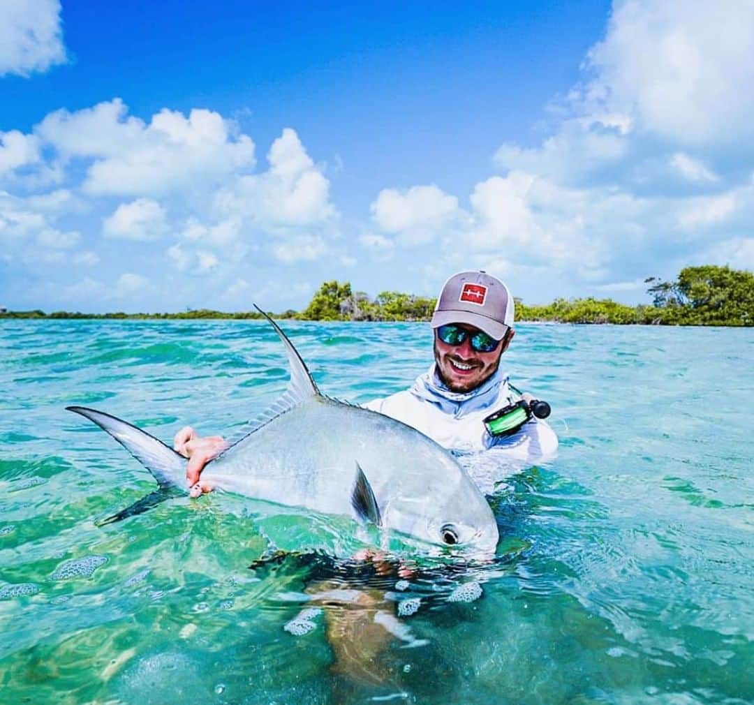 Costa Sunglassesのインスタグラム：「"All the shots paid off...at some point they have to eat." @jamezjohnson 📷: @sageindendi #SeeWhatsOutThere #BornOnTheWater」