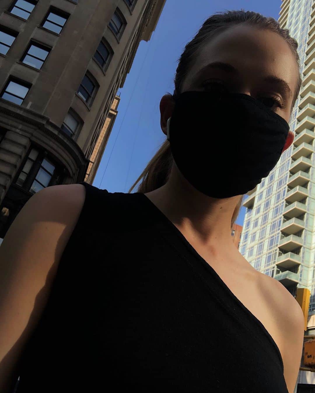 Victoria Leeのインスタグラム：「❣️ Masks on」