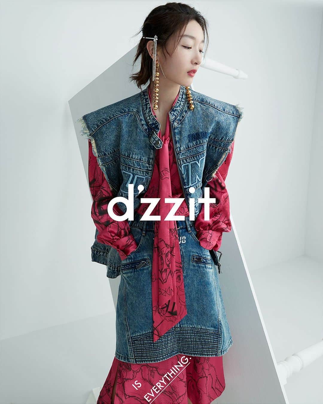 DAZZLE FASHIONさんのインスタグラム写真 - (DAZZLE FASHIONInstagram)「d’zzit 2020 Autumn Lady and the Tramp Collection  #dzzitiseverything  Photographer：Fan Xin Stylist：Lucia Liu Video：Sybil Liang Creative：Satoru Abe」7月16日 12時07分 - dzzit_official