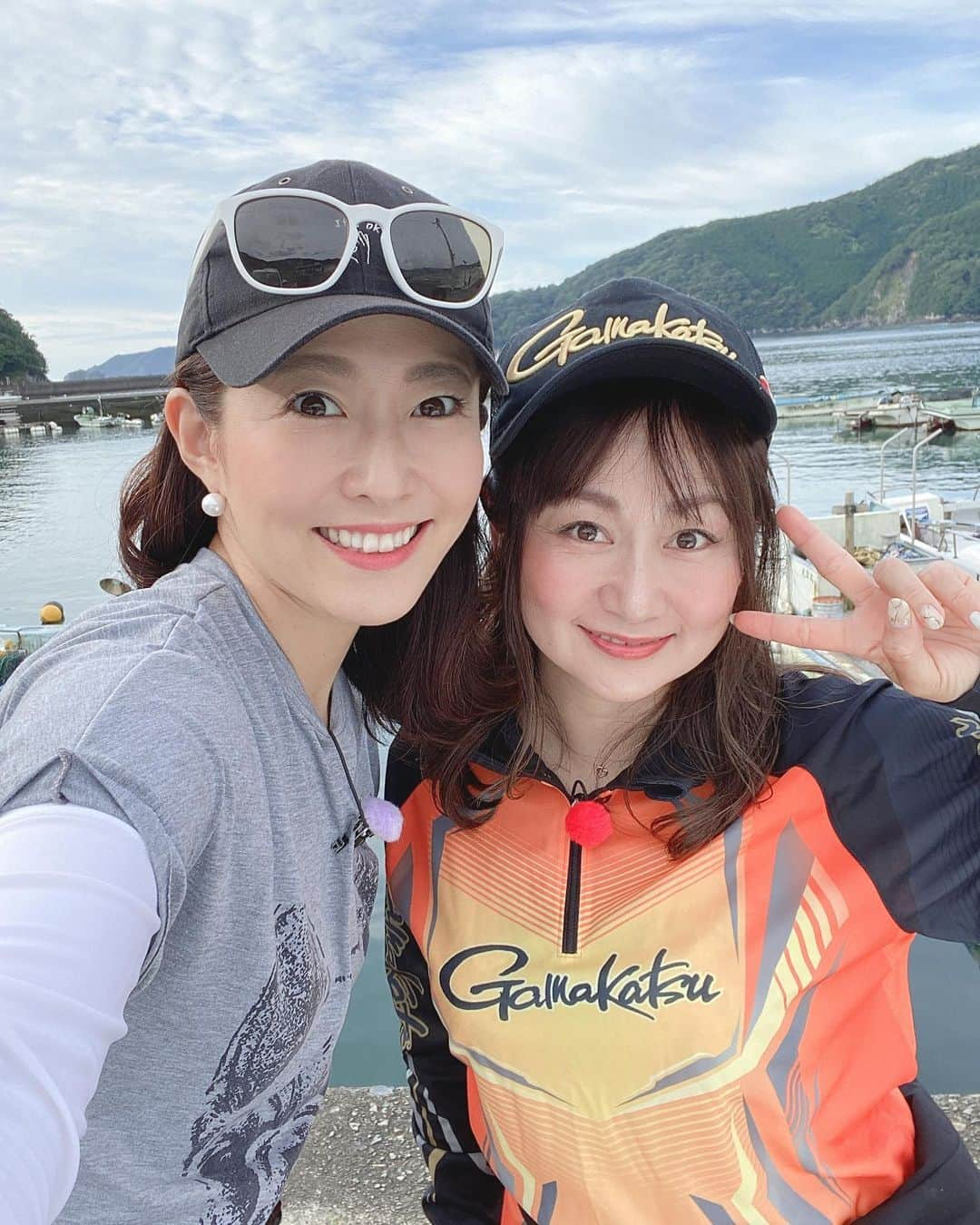 関西テレビ「釣りたガール！」のインスタグラム：「✔︎﻿ 雨が上がってロケ開始です🎣﻿ ﻿ 釣りたガール！濃いめの2回目のゲストは﻿ ﻿ 島田細香　@sayaka.s.0303 さんが来てくれました❤️﻿ ﻿ 三重県紀北町で濃い釣りしてきます。﻿ ﻿ ストーリーにロケの様子を上げていくのでぜひチェックして下さい。﻿ ﻿ どこかでインスタライブもやってみようかな…？！﻿ ﻿ 放送日はまたお知らせしますー！！﻿ ﻿ ﻿ ﻿ #釣りたガール濃いめ﻿ #島田細香 さん﻿ #がまかつ﻿ #フィッシング光栄﻿ #紀伊長島﻿ #三重県﻿ #尾鷲﻿ #イカ釣り﻿ #アジ釣り﻿ #ロックフィッシュ﻿ #釣りビジョン﻿ #カンテレ」