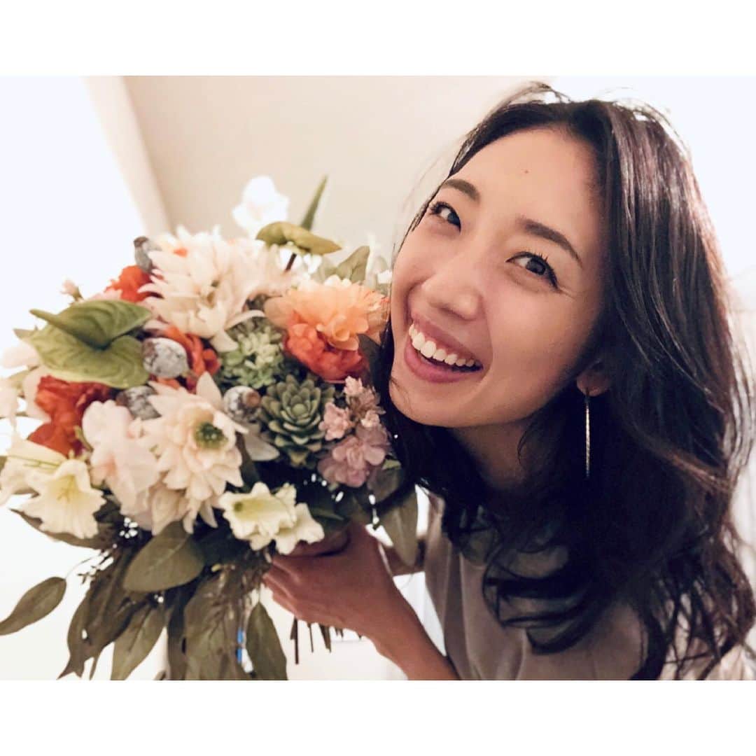 太田彩乃のインスタグラム：「flower...🌹 . . #お花のある暮らし #サスティナブル #サスティナブルな暮らし #flowerlover🌸 #アーティフィシャル」