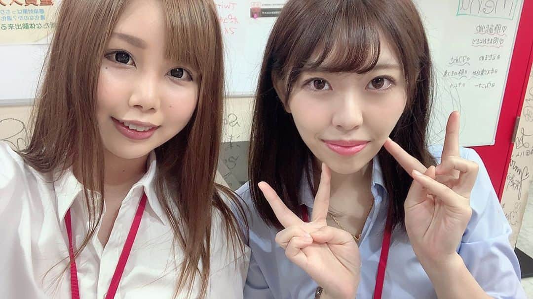 のインスタグラム：「事務所の後輩ちゃんと 出勤が一緒だった時🍹 .. . . #セクシー女優　#マインズ娘　#av女優 #女子社員酒場　#桃香りり　#softondemand  #sod」