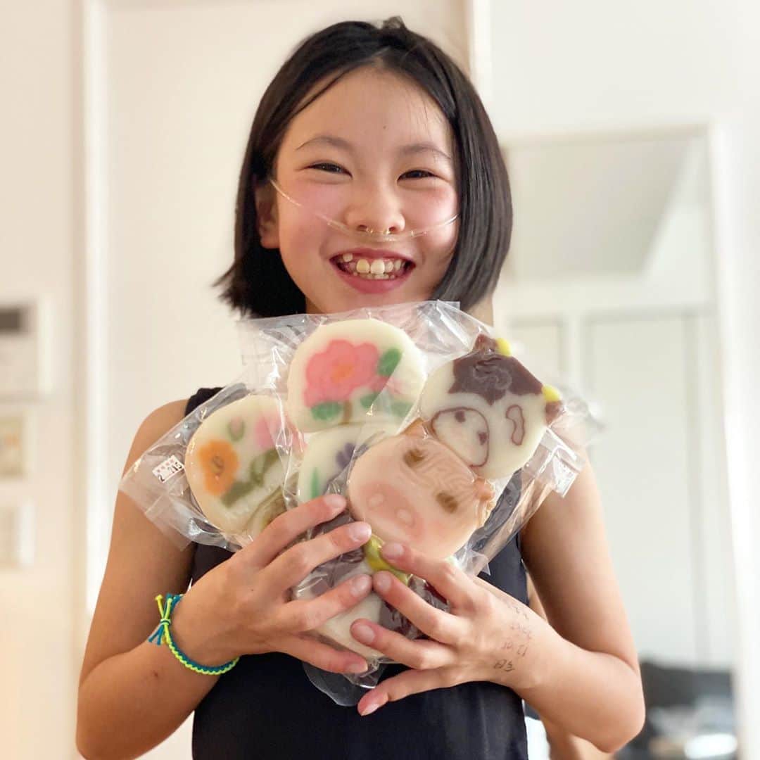 yukiさんのインスタグラム写真 - (yukiInstagram)「おはようございます。﻿ ﻿ 青森のおじいちゃんが﻿ 大好きな(特に私が❤️) ﻿ べこ餅を送ってくれました。﻿ ﻿ また青森に行けるようになればいいね…﻿ ﻿ #青森むつ﻿ #むつ市長がイケメン﻿ #べこ餅  #おじいちゃんありがとう  #milka」7月16日 7時20分 - milkayuki