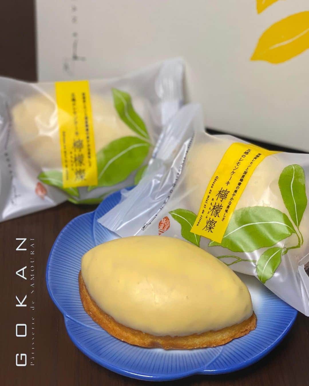 Ayuminさんのインスタグラム写真 - (AyuminInstagram)「🍋GOKAN🍋﻿ 大阪の洋菓子店 @gokan_kitahama  のレモンケーキ「 #檸檬燦 」﻿ ﻿ 元々レモンケーキ大好きなので﻿ 色々パッケージ物もたべてるんだけど﻿ シフォンケーキのようなしっとり感、ふんわり感 レモンの香りと風味が﻿すごくて美味しすぎた😭🍋﻿ ﻿ ピールも入っていてレモンがしっかり﻿感じられる 本当に美味しいレモンケーキに感動😭💓💓 パサつきもなく何個でもたべられる🍋  ﻿ ごくうさんからのお手土産﻿ ありがとうございます❣️﻿ 大阪に行ったら買いたいお土産のひとつに﻿ 新たに加わりました🥺🍋﻿ ﻿ ﻿ ﻿ スタバクイーン👸🏼メインアカウント﻿ ➡︎ @ayumin0220stb﻿ ﻿ #五感#GOKAN#レモンケーキ﻿ #大阪お土産#北浜グルメ#北浜カフェ﻿ #大阪#大阪グルメ#大阪土産#大阪カフェ#大阪ランチ#大阪スイーツ﻿ #インスタグルメアワード2020#グルメライター　﻿ ﻿」7月16日 7時51分 - ayumin0220