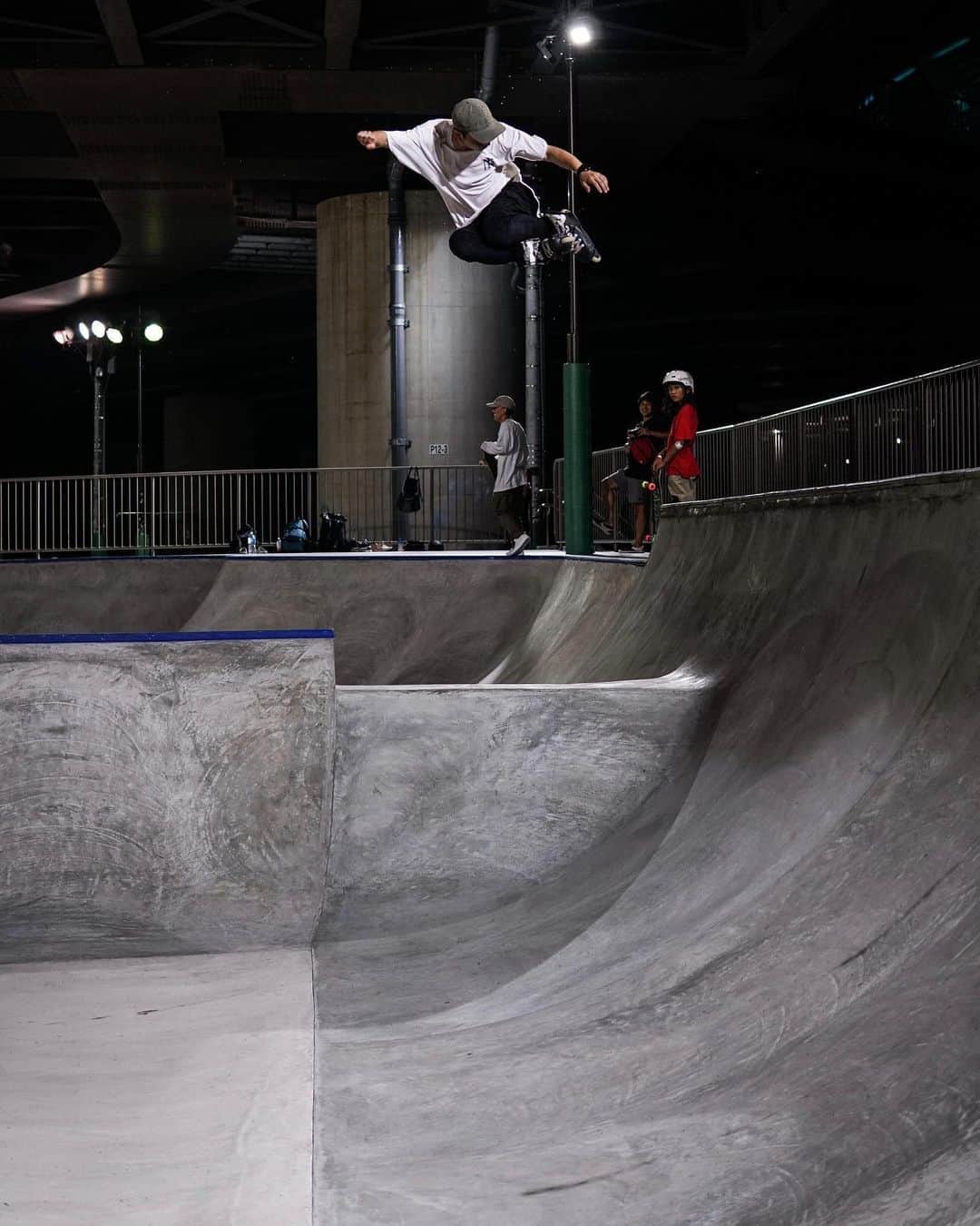 安床武士のインスタグラム：「Transfer🦅 良い瞬間切りとってもらいました。 📷 @moripon1106 . @usdskates  @undercoverwheels  @myfitliners  @goodskates_inc  @canamonroad_japan  @lzbn_official  @papasu1048  #usdskates #usdaeon #aeon72 #goodskates #rollerblading #inlineskate #インラインスケート #ローラーブレード #takeshiyasutoko #安床武士 #sony #α6500 #sigma #thebonez」