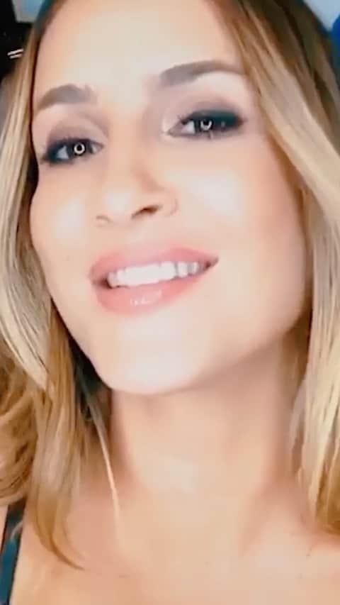 Claudia Leitteのインスタグラム：「(vídeo completo 💗✨)」
