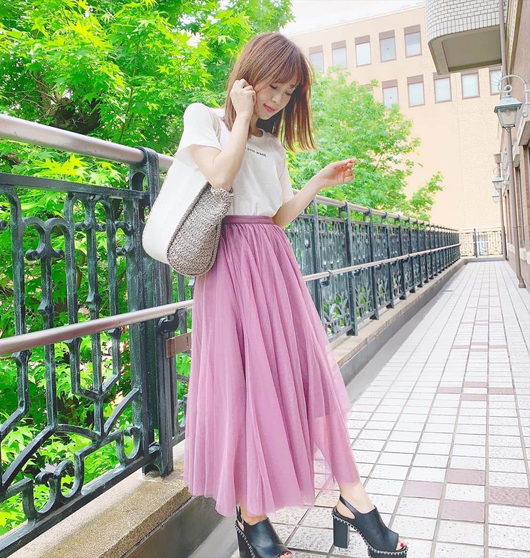 のインスタグラム：「今日はバタバタな１日や❤ . がんばってこ🥰💕 . . #今日のコーデ #プチプラ #ootd#ワンピース#レーススカート#ロングスカート#フレアワンピース#ヘアスタイル#ヘアアレンジ#ファッション#韓国ファッション#カジュアルコーデ#コーデ記録#Flower#スカート#レースコーデ#スカートコーデ#skirt#大人女子コーデ#グレイル#ナチュラルメイク#makeup#photo_jpn#プチプラコーデ#デニムコーデ#サンダル#grl#グレイル」