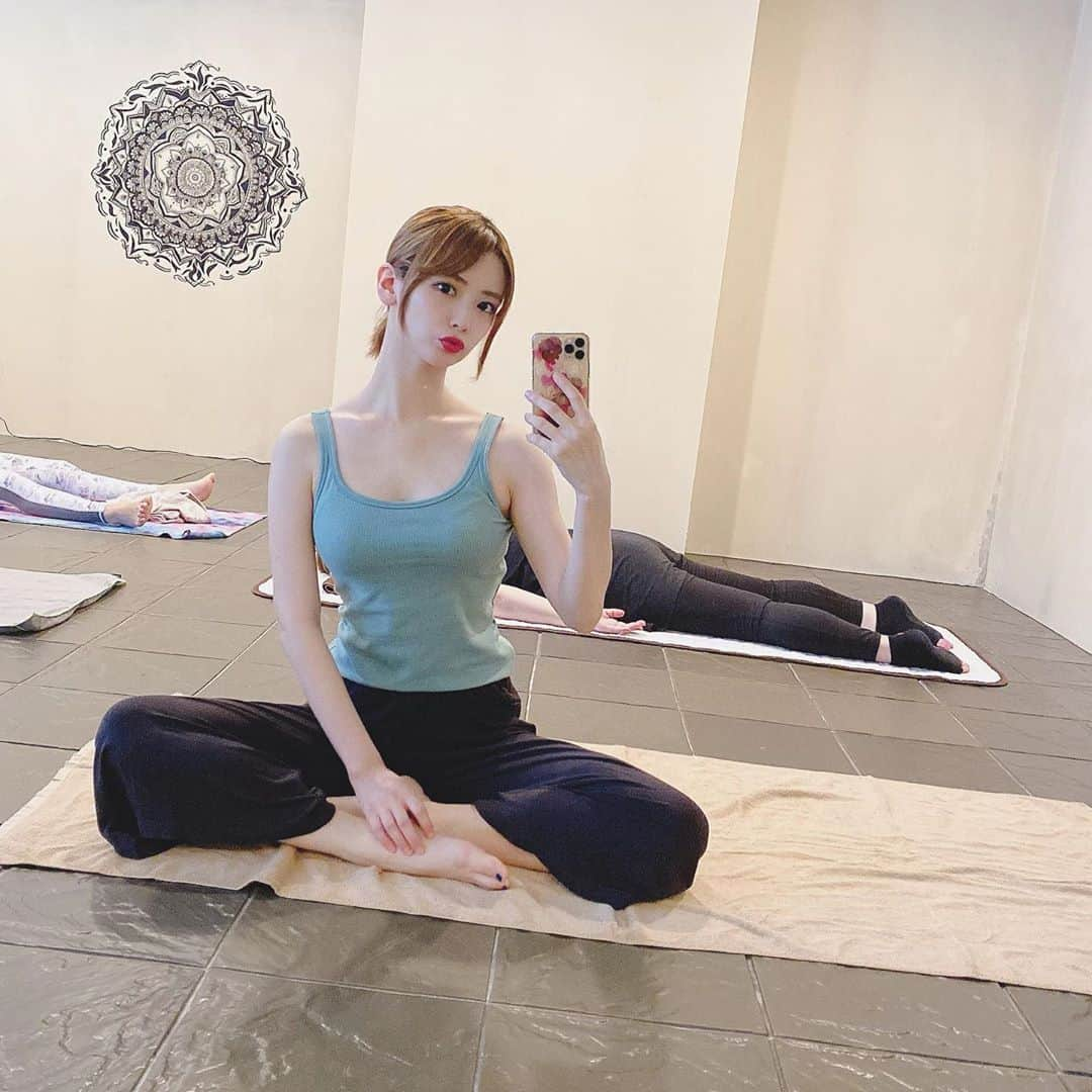 木下ひなこさんのインスタグラム写真 - (木下ひなこInstagram)「🧘‍♀️ . . おはようございます!! そろそろヨガ行きたいなぁ🧘‍♀️💕 . . #yoga #ヨガ #岩盤ヨガ #溶岩盤ヨガ  #hotyoga #ホットヨガ #uniqlo #ユニクロ  #過去pic #selfie #セルカ #selca」7月16日 9時06分 - hinako_0525