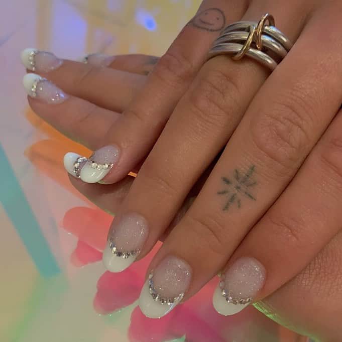Mei Kawajiriさんのインスタグラム写真 - (Mei KawajiriInstagram)「After quarantine, first thing we want to do is “changing to NEW NAILS❤️💕❤️” ✨🥰 @dualipa ‘s Crystal French Nails 💕🏆💕 #nailsbymei」7月16日 9時17分 - nailsbymei