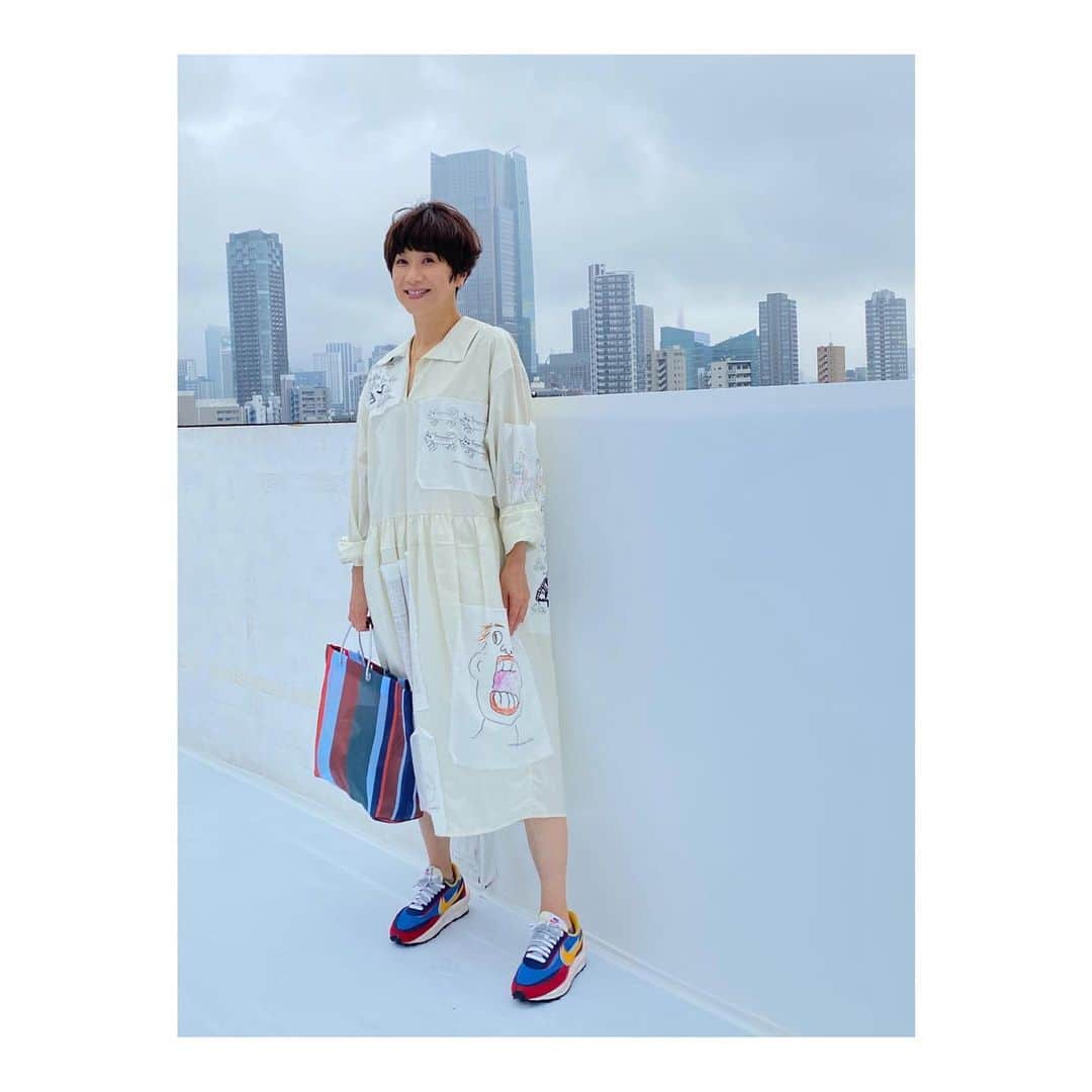 黒田知永子さんのインスタグラム写真 - (黒田知永子Instagram)「. ここ数年お気に入りで着ているMARNIのワンピース。 味のある絵が描いてある布が所々に縫い付けられているちょっと変わったデザインのもの。 昨日は皆んなに可愛いと褒めてもらいました。服がね！  #ワンピース大好き  #ソウルのセレクトショップで購入 #marni 🛍👗 #黒田知永子  #chiekokuroda」7月16日 9時23分 - kuroda_chieko