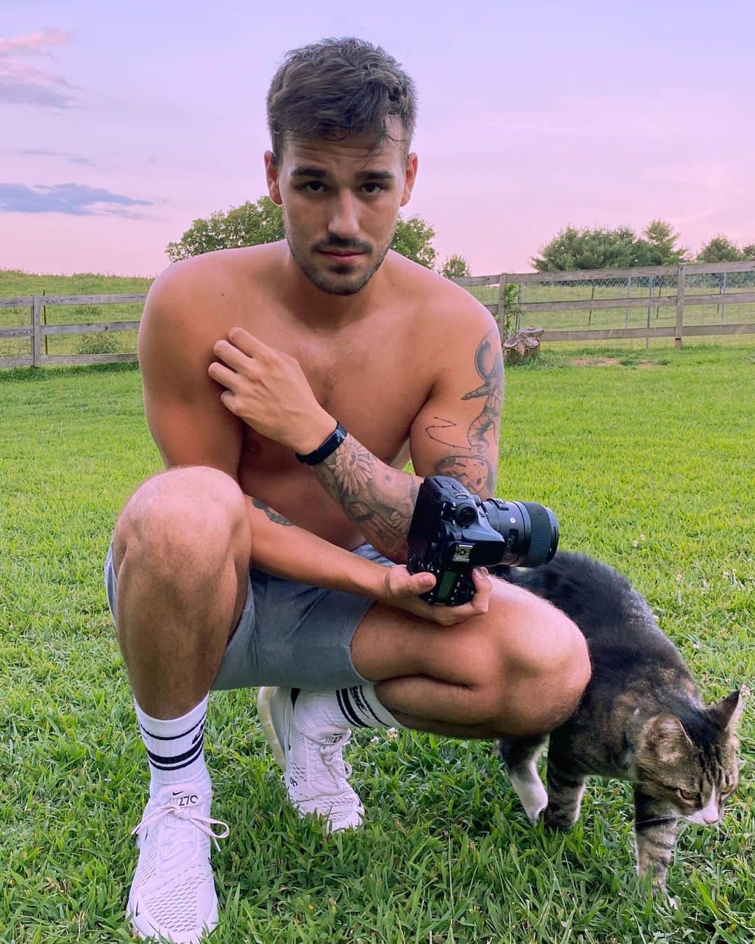 ジェイコブ・ホワイトサイズのインスタグラム：「photoshoot adventures with big george」