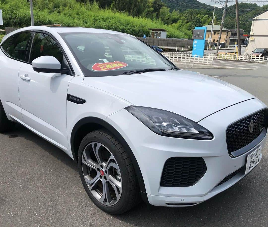 タマルさんのインスタグラム写真 - (タマルInstagram)「御成約のジャガー　E-PACE🚙  まだ作業が残っているので、 納車まで時間がありますが 最高の仕上がりにして お客様にお届けできればと思います✨  #tamaru#タマル#タマル板金#板金屋#ジャガー#山口県#山口市#中古車販売」7月16日 9時40分 - tamaru_official