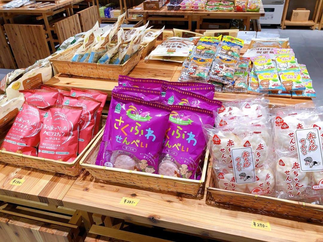 林藍菜さんのインスタグラム写真 - (林藍菜Instagram)「美味しいだらけのとっておき空間！ 妊婦なのでなおさら。笑  富山の厳選されたものばかり。 地元民にも県外の方にもオススメの場所♡ 街中が盛り上がるよう願いを込めて。  おいしいは、楽しい。 「SOGAWA BASE」が いよいよあすプレオープン！ @sogawabase   物販 10時〜19時 飲食 11時〜21時 グランドオープン10月1日  #富山 #富山市 #総曲輪 #SOGAWABASE #プレオープン #おいしいは楽しい #食の倉庫」7月16日 10時02分 - hayashi_aina