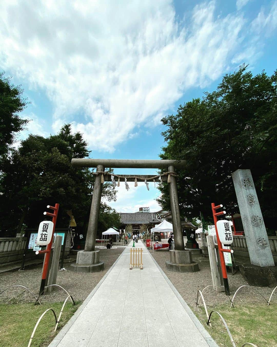 SHOCK EYEさんのインスタグラム写真 - (SHOCK EYEInstagram)「ある夏の晴れた日。 浅草神社にて⛩ １日も早く皆の心が晴れ渡りますように、、、 #浅草神社 #夏詣 #神社 #夏の大祓 #shrine #asakusa #2020」7月16日 10時07分 - shockeye_official