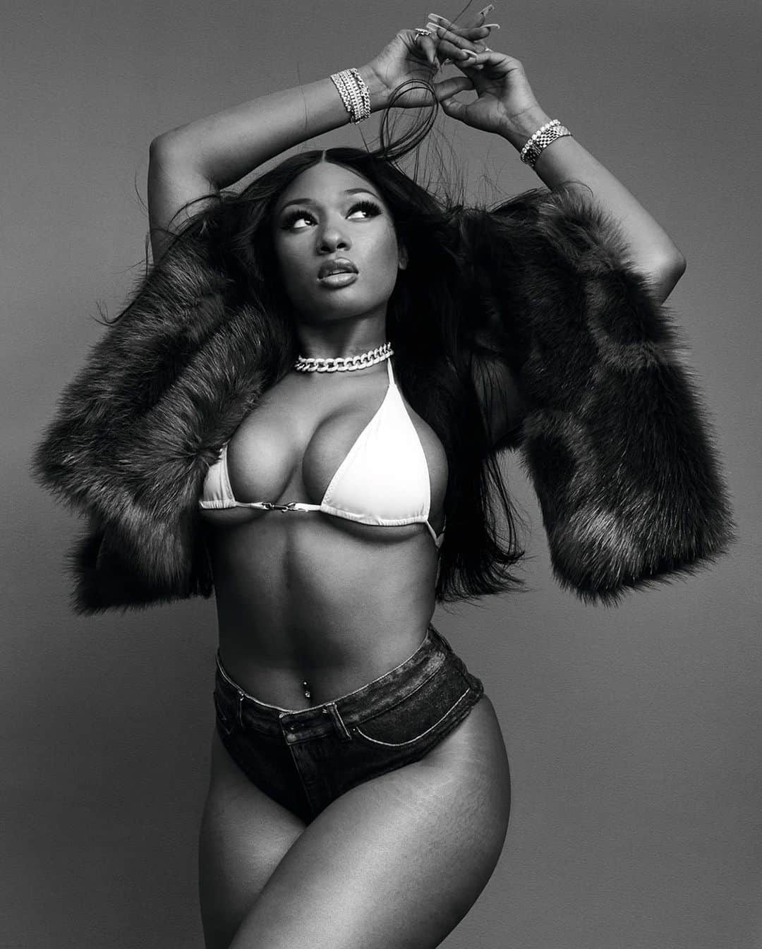i-Dさんのインスタグラム写真 - (i-DInstagram)「You can’t keep a real Hot Girl down! 🥵⁣ ⁣ In the latest development of this deeply cursed year, Megan Thee Stallion was shot multiple times in an altercation over the weekend. 😔⁣ ⁣ When conflicting reports of the events emerged, Meg took to Instagram to set the record straight.⁣ ⁣ Hit the link in bio to find out what we know so far. ⁣ ⁣ [The Get Up Stand Up Issue, no. 358, Winter 2019.]⁣⁣⁣⁣⁣⁣⁣⁣⁣⁣⁣⁠⁣⁠⁣ ⁣⁣⁣.⁣⁣⁣⁣⁣⁣⁣⁣⁠⁣⁠⁣ .⁣⁣⁣⁣⁣⁣⁣⁣⁠⁣⁠⁣ .⁣⁣⁣⁣⁣⁣⁣⁣⁠⁣⁠⁣ ⁣⁣Photography @ethanjamesgreen⁣⁣⁣⁣⁣⁣⁣⁣⁣⁠⁣⁠⁣ Fashion Director @mr_carlos_nazario⁣⁣⁣⁣⁣⁣⁠⁣⁠⁣ #megantheestallion」7月16日 21時17分 - i_d