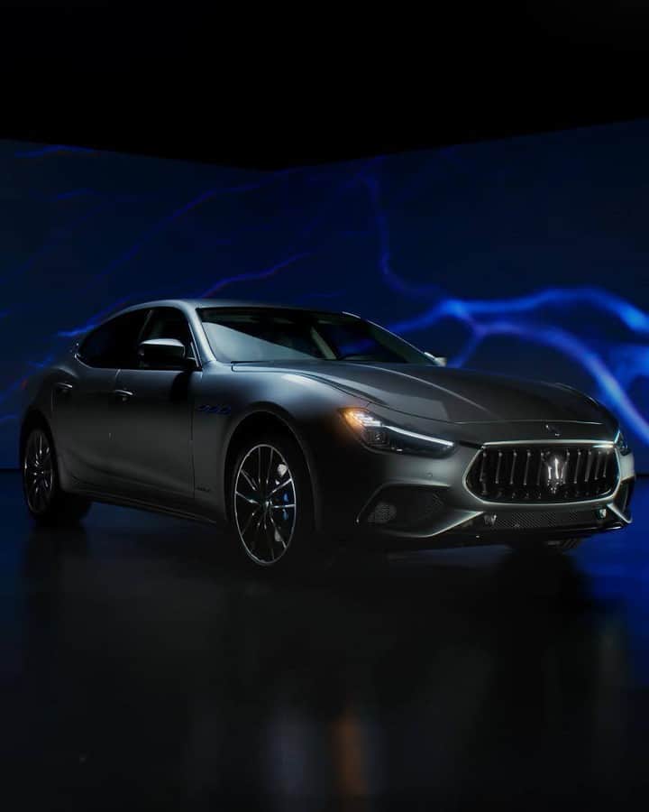 Maserati Japan | マセラティ ジャパンのインスタグラム：「The new Ghibli Hybrid. Performance charged. Introducing the #MaseratiGhibli Hybrid, the first ever hybrid #Maserati. ##sparkthenext」