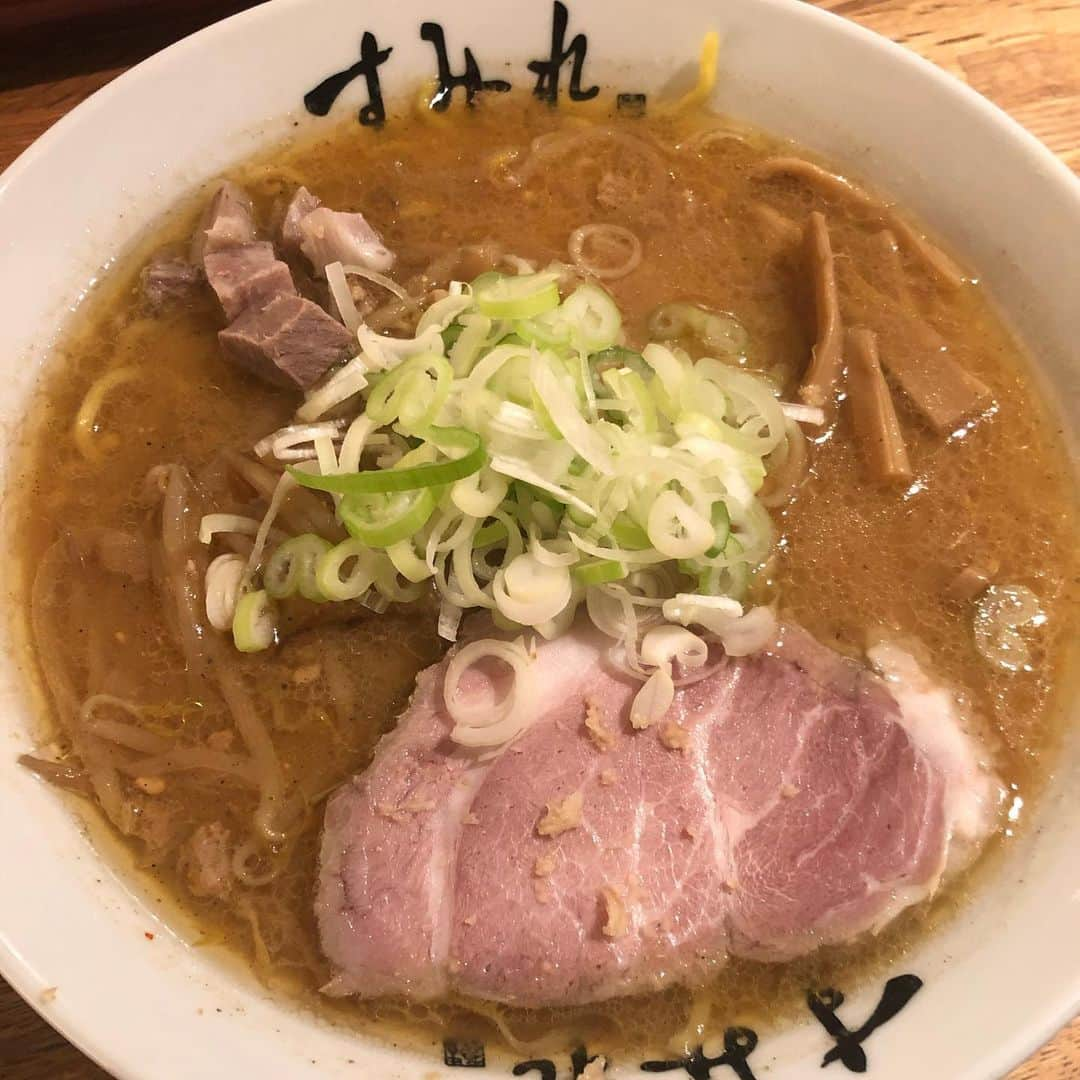 豆柴なつ&ふゆさんのインスタグラム写真 - (豆柴なつ&ふゆInstagram)「We went to Sapporo😊‼️ Parfait and Ramen🍜❤️ 北海道最後は札幌に2泊😊‼️ 時計台に行ってカイヌシはパフェと札幌ラーメン😆❤️ ②③シメパフェ専門店の芸術的なパフェ💕  #旅行　#パフェテリアミル  #パフェ　#札幌 #札幌ラーメン #北海道旅行 #犬連れ旅行 #trip#シバフル #わんダフォ #shibamania  #柴犬ライフ#pecoいぬ部 #shiba_snap  #instashiba#cutedogs  #柴犬#shiba #shibainu #shibastagram #いぬすたぐらむ #pecoいぬ部 #犬バカ部 #shibainumag_feature #instafollow #dogoftheday  #🐕📷 #theshibasociety  #柴#proudshibas  #柴犬マニア」7月16日 21時18分 - mameshiba.natsuinu56