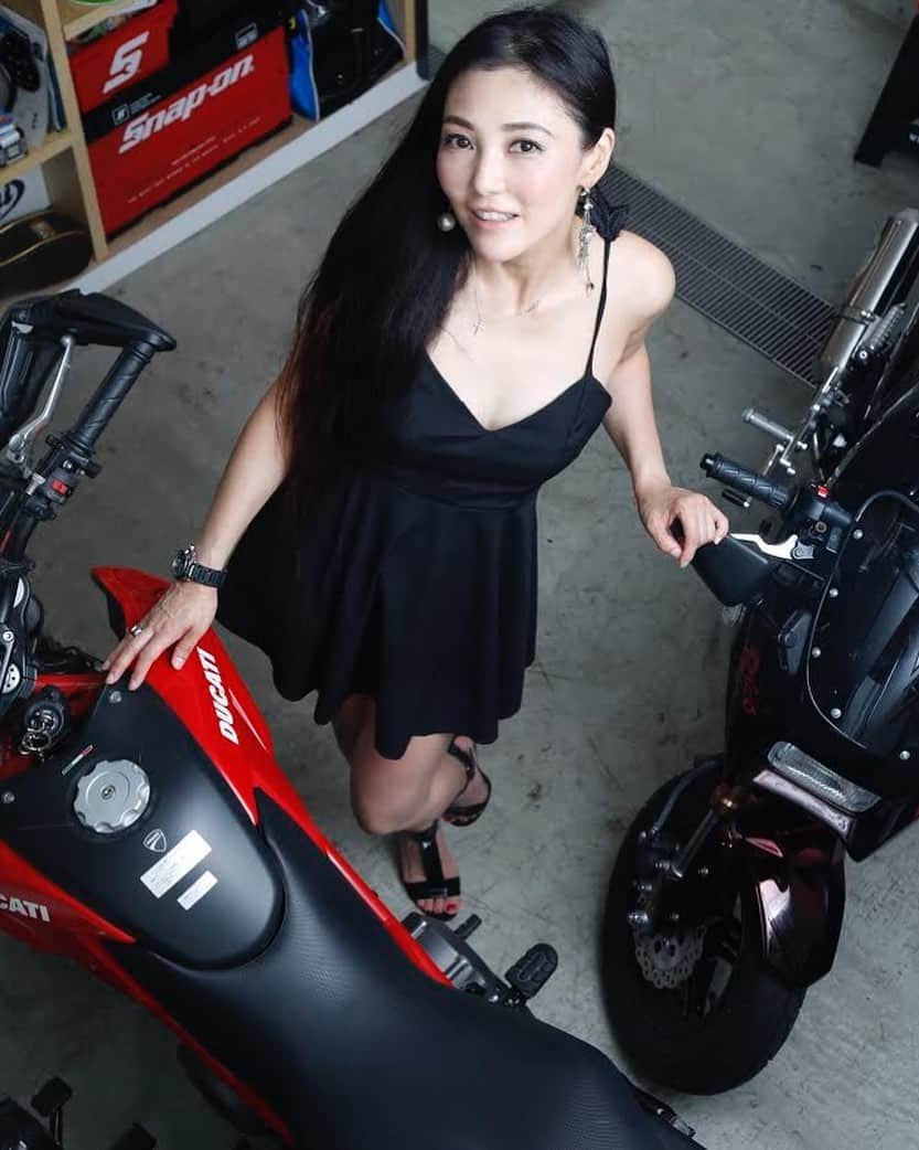 福山理子さんのインスタグラム写真 - (福山理子Instagram)「あたしのバイクだよ  #Ducati #ducatihypermotard  #ドレミコレクション #ninja #KAWASAKI #dolemicorrection  #mininja #ricomininja #バイクガレージ #motercyclegirl」7月16日 19時51分 - rikofukuyama