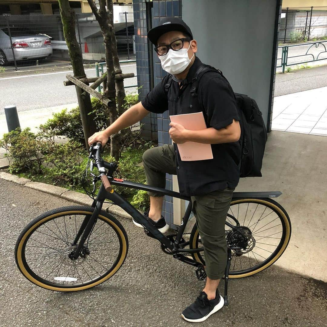 山本高広さんのインスタグラム写真 - (山本高広Instagram)「誰がウーバーイーツや‼️ 自転車通勤したんだよ‼️ 今日も声優のお仕事でした‼️  #ウーバーイーツ #自転車 #通勤 #声優 #木梨サイクル」7月16日 19時54分 - _yamamoto_takahiro_