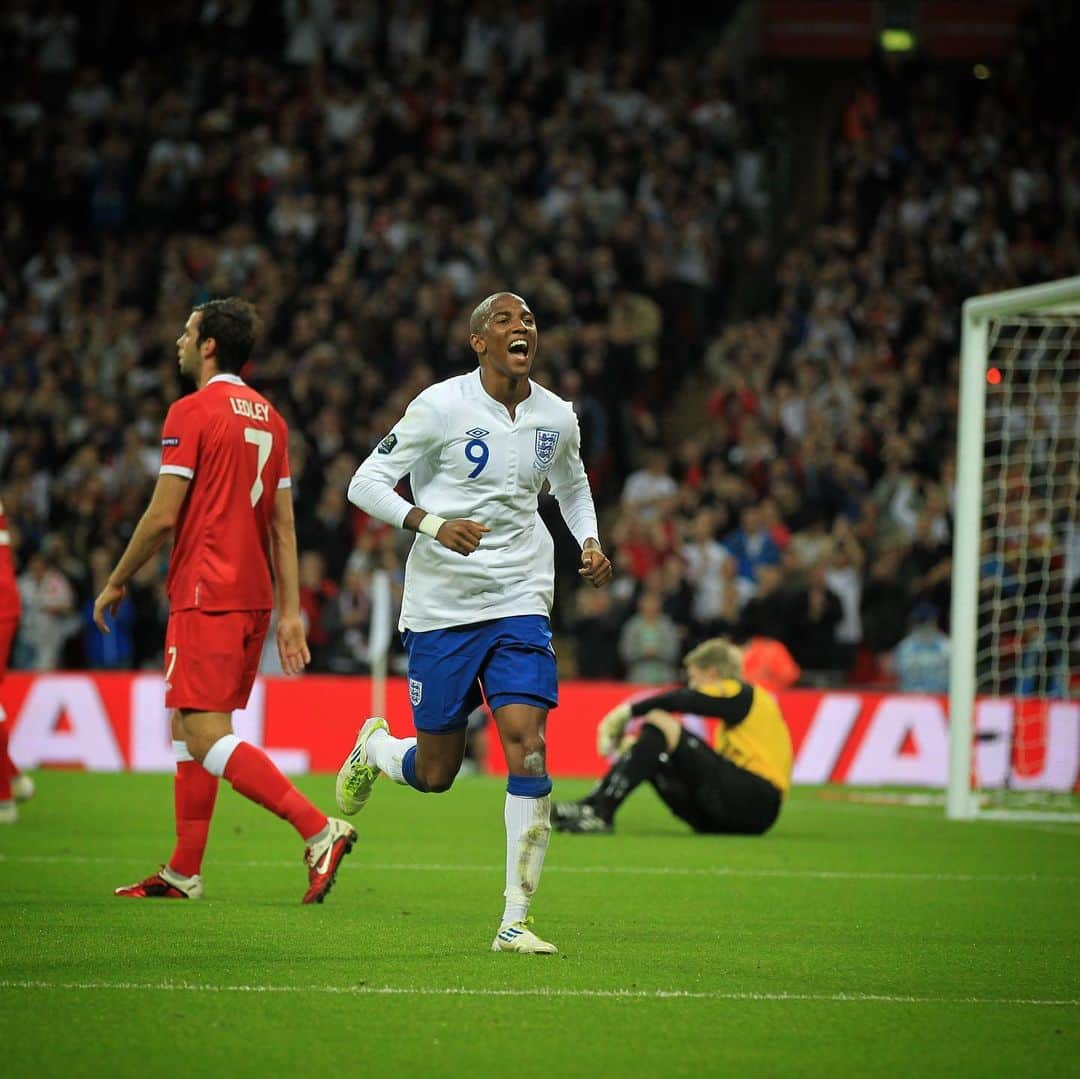 サッカー イングランド代表チームさんのインスタグラム写真 - (サッカー イングランド代表チームInstagram)「See you in October, @fawales! 👊」7月16日 20時07分 - england