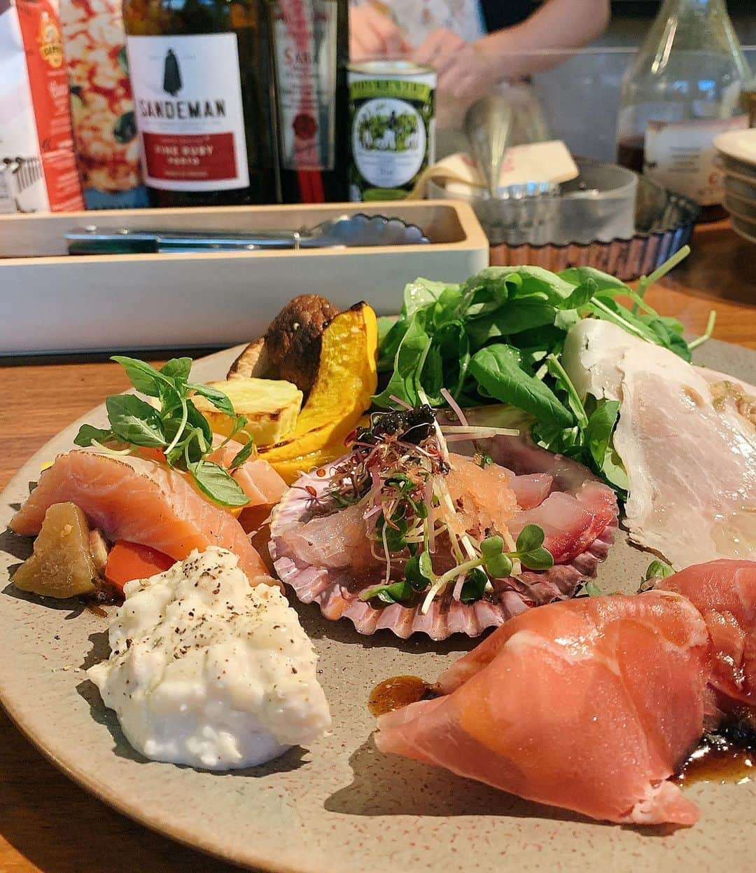 小西翼さんのインスタグラム写真 - (小西翼Instagram)「. なに食べても美味しい👏💯 @makibi.osaka また行けて嬉しかった✨ 久々みんなにも会えて、 リフレッシュできた🧸🌿 前は、焼肉月一行ってたね。笑 . また集まろうね😘 . #makibi#大阪グルメ」7月16日 20時12分 - tucha_k