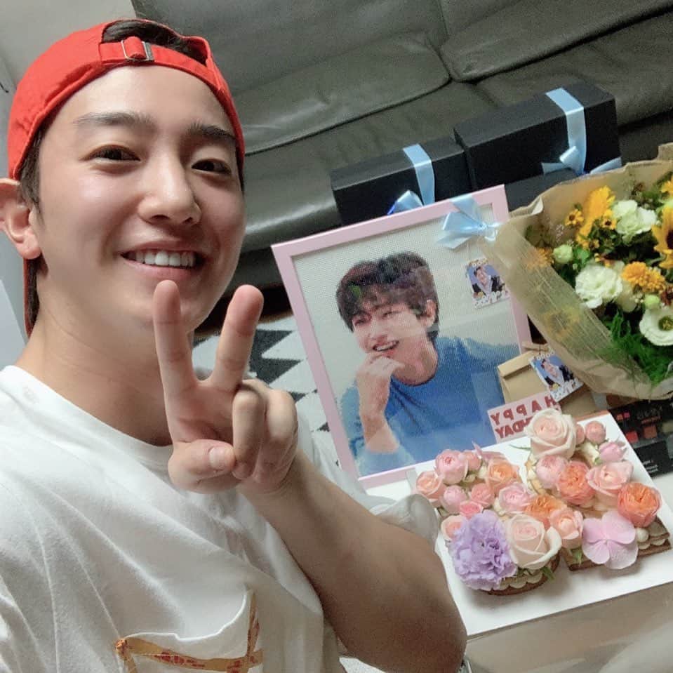 イテソンのインスタグラム：「저의 28번째 생일을 축하해주셔서 감사합니다🔥🎂많은 분들의 축하 속에 오늘도 의미있고 소중한 하루를 보내고 있습니다~✌️ 조만간 좋은 모습으로 인사드릴게요~사랑합니다❤️」