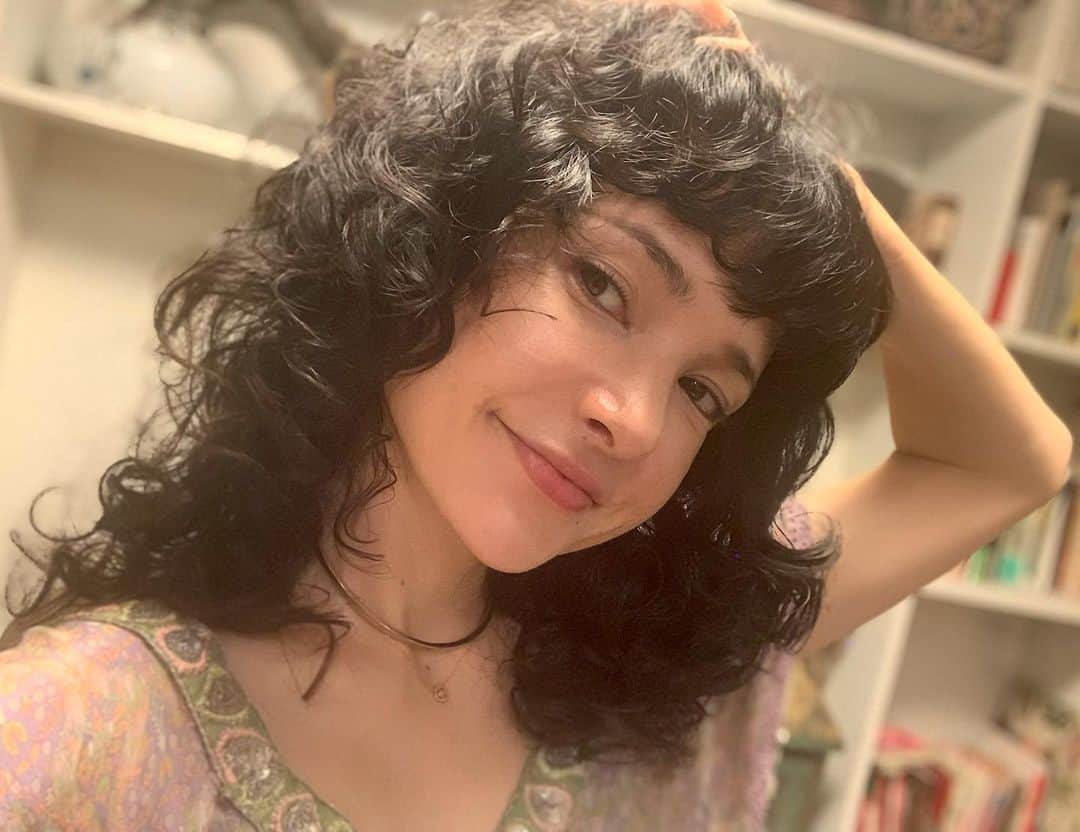 のインスタグラム：「New Haircut by @twiggy.miho 💇🏻‍♀️🌈♥️ 半年ぶりにすっきりるんるんです。 Thank yooooooou Miho saaan！ 仕上げに使っとるYUMDREAMINGのグロスパフュームが素晴らしすぎてからさ♩明日また投稿するね🥀 ぐふふふふ。  #Haircut  #twiggytokyo #ごきげん」