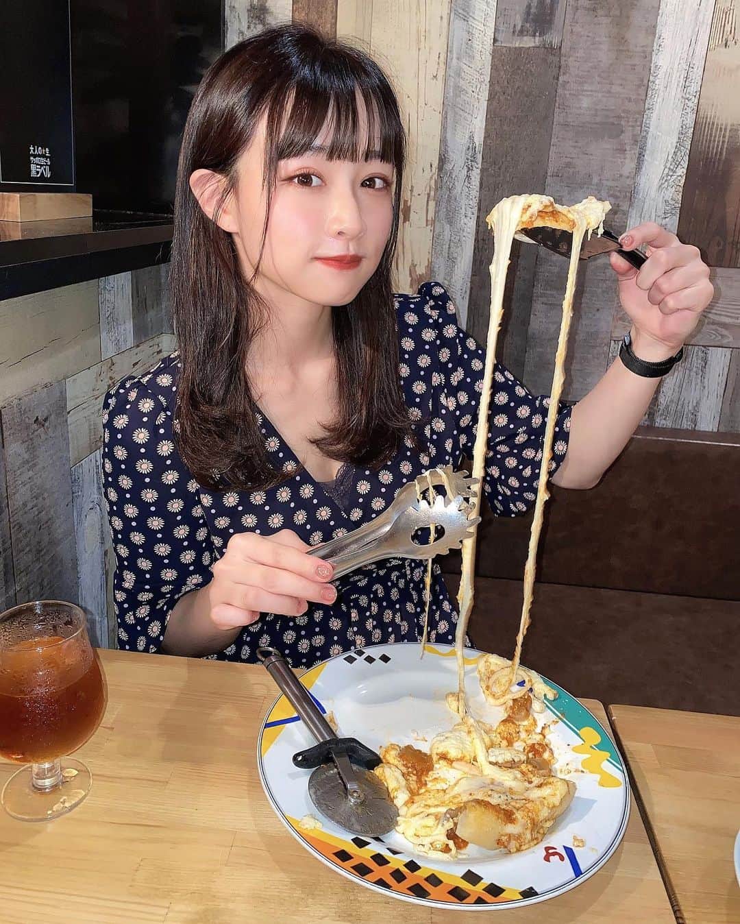 森下愛里沙(もりしたありさ) さんのインスタグラム写真 - (森下愛里沙(もりしたありさ) Instagram)「ㅤㅤㅤㅤㅤㅤㅤㅤㅤㅤㅤㅤㅤ ㅤㅤㅤㅤㅤㅤㅤㅤㅤㅤㅤㅤㅤ ㅤㅤㅤㅤㅤㅤㅤㅤㅤㅤㅤㅤㅤ ㅤㅤㅤㅤㅤㅤㅤㅤㅤㅤㅤㅤㅤ 新宿にある @umibal.shinjuku さんへ 行ってきました🧀 ㅤㅤㅤㅤㅤㅤㅤㅤㅤㅤㅤㅤㅤ ㅤㅤㅤㅤㅤㅤㅤㅤㅤㅤㅤㅤㅤ 隠れ家みたいなお店🍷 ㅤㅤㅤㅤㅤㅤㅤㅤㅤㅤㅤㅤㅤ ㅤㅤㅤㅤㅤㅤㅤㅤㅤㅤㅤㅤㅤ "ウミバル"ということもあって 海鮮のお料理がたくさんありました🐟 牡蠣をフライで食べたんですけど 凄く食べやすくて美味しかったです💓 ㅤㅤㅤㅤㅤㅤㅤㅤㅤㅤㅤㅤㅤ ㅤㅤㅤㅤㅤㅤㅤㅤㅤㅤㅤㅤㅤ 全部美味しかってたけど個人的に一番好きだったのは "シカゴピザ" 🍕 チーズ大好きな私にとっては大好物商品でした🥺👏🏻 ㅤㅤㅤㅤㅤㅤㅤㅤㅤㅤㅤㅤㅤ ㅤㅤㅤㅤㅤㅤㅤㅤㅤㅤㅤㅤㅤ ㅤㅤㅤㅤㅤㅤㅤㅤㅤㅤㅤㅤㅤ 女子会にもってこいだなと感じたお店🍷 もちろん友達同士でもデートでも使える 雰囲気の良いお店でした✨ ㅤㅤㅤㅤㅤㅤㅤㅤㅤㅤㅤㅤㅤ ㅤㅤㅤㅤㅤㅤㅤㅤㅤㅤㅤㅤㅤ ㅤㅤㅤㅤㅤㅤㅤㅤㅤㅤㅤㅤㅤ この日のワンピースは @spicaglow さんのもの👗 フレアになっていてとっても可愛くて 着心地がサラッとしていて楽ちん☝️ ㅤㅤㅤㅤㅤㅤㅤㅤㅤㅤㅤㅤㅤ ⁣●サイトで購入した商品を1000円引きで買える クーポンがあるので良かったら使用してください🙋🏻‍♀️ ⁣→クーポンコード : arsg⁣ ⁣ㅤㅤㅤㅤㅤㅤㅤㅤㅤㅤㅤㅤㅤ ㅤㅤㅤㅤㅤㅤㅤㅤㅤㅤㅤㅤㅤ ㅤㅤㅤㅤㅤㅤㅤㅤㅤㅤㅤㅤㅤ 時計 @mavenjapan  シンプルな時計なのでどんな洋服にも合わせれる有能アイテム⌚️ ㅤㅤㅤㅤㅤㅤㅤㅤㅤㅤㅤㅤㅤ ●10パーセントoffで購入できるクーポン載せておきます🙋🏻‍♀️ →クーポンコード : miniaes ㅤㅤㅤㅤㅤㅤㅤㅤㅤㅤㅤㅤㅤ ㅤㅤㅤㅤㅤㅤㅤㅤㅤㅤㅤㅤㅤ  #umiバル #新宿グルメ #東京グルメ #新宿バル #新宿イタリアン #魚介イタリアン #コラボベース #spicaglow⁣ #spicaglowstyle⁣ #マベン #マベンウォッチズ #時計 #腕時計 #mavenwatches #ファッション #ワンピースコーデ #ワンピース #韓国ファッション #今日のコーデ #夏コーデ #outfit #like4likes #pr #ootd #instagood #l4l #instalike #fashion #팔로미 #팔로우미」7月16日 20時49分 - mini.ari