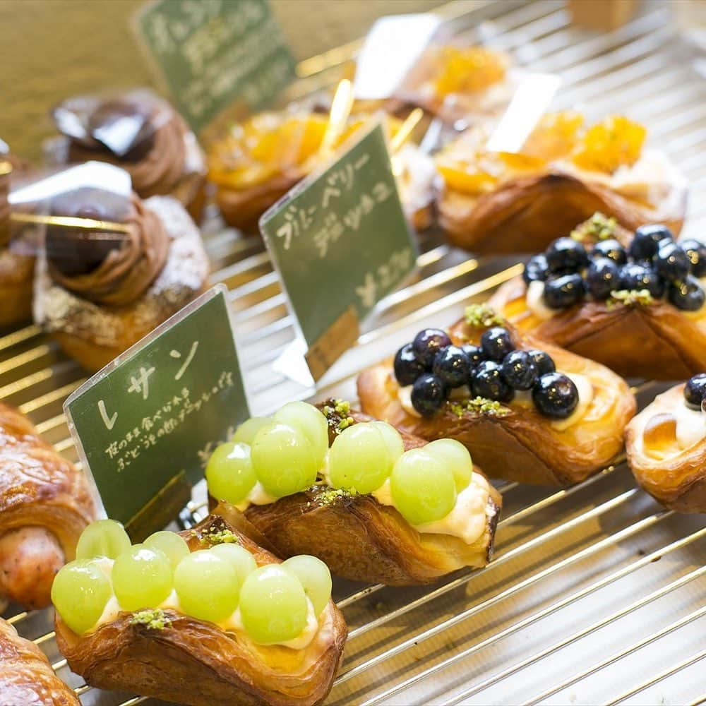 散歩の達人さんのインスタグラム写真 - (散歩の達人Instagram)「亀有『boulangerie tomohiro』で、和洋の素材を駆使したとっておきのパンを。  記事「亀有・金町のパン屋さんは、小さなお店だけど実力派ぞろい！」より。  #さんたつ #散歩の達人 #亀有 #亀有グルメ #金町 #金町グルメ #パン #パン屋」7月16日 20時44分 - san_tatsu