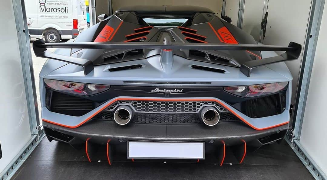 ホルヘ・ロレンソさんのインスタグラム写真 - (ホルヘ・ロレンソInstagram)「The bull has already arrived in Lugano... 👏👏 Now It’s time to enjoy it! 🥳✌️ @lamborghinigeneve  #aventadorsvj #lifeisgood」7月16日 20時48分 - jorgelorenzo99